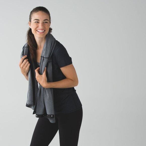 Lululemon Heathered Herringbone Heathered Slate Black Vinyasa Scarf - Picture 6 of 6